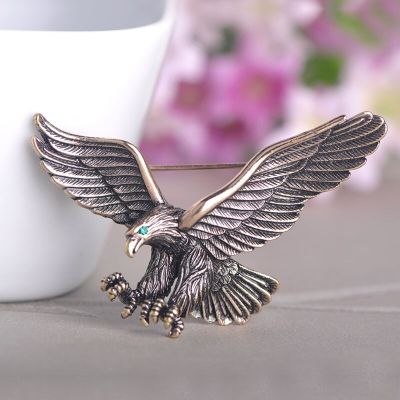 Vintage Animal Flying Eagle Brooch Pin for Men Women Trendy Casual Clothing Wearing Jewelry
