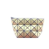 [BAOBAOIssey Miyake] Issey Miyake Japanese cosmetic bag clutch black and white bright leather magic series clutch coin purse cosmetic bag