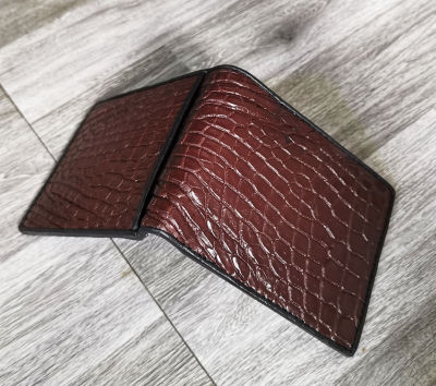 Genuine Crocodile กระเป๋าหนังจระเข้แท้ 2 พับสั้น มีล้วงหลังสำหรับเก็บบิล หรือสตังค์ได้ แบบเย็บ ไม่ถักขอบ