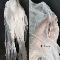 คลื่นทะเลสีขาว Organza ไม่สม่ำเสมอจีบเลเซอร์ไล่ระดับสีผ้ามุมมองจีบเสื้อผ้าออกแบบผ้า