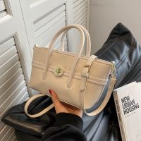 High-End Handheld Womens Bag 2023 Spring And Summer New Large-Capacity Retro Commuter Bag Fashionable Crossbody Bag