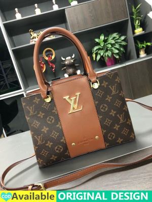 (คุณภาพพรีเมี่ยม) 2023ใหม่กระเป๋าถือ LV กระเป๋าสะพายสำหรับผู้หญิงดั้งเดิมลดราคาของแท้ LV กระเป๋ากระเป๋าหนังสือ MODE Korea ตัวอักษรกระเป๋า Dompet Koin บัตรกระเป๋าสะพายขนาดเล็กกระเป๋ามือจับมีซิปความจุขนาดใหญ่กระเป๋าช้อปปิ้งกระเป๋าทำงานเดินทาง