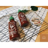 ?สินค้าขายดี? ซอสพริกคีโต ซอสพริกศรีราชา ซอสพริกตาไก่ ฮุยฟง HUY FONG KETO SRIRACHA HOT CHILLI SAUCE ขนาด225G พร้อมส่ง ส่งไว ราคาถูกสุด