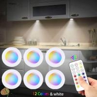 WIGLEYU พร้อมรีโมทคอนโทรล ไฟ LED ใต้ตู้ RGB เปลี่ยนสีได้ ไร้สายแบบไร้สาย โคมไฟตู้เก็บของ ความคิดสร้างสรรค์ในการ เซนเซอร์สัมผัส ไฟกลางคืนไฟ สำหรับห้องครัวห้องนอนตู้เสื้อผ้า