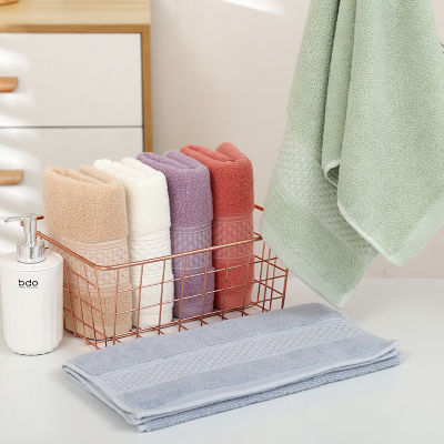 （HOT) ขายส่งผ้าฝ้ายแท้ราคาประหยัดผ้าขนหนูอาบน้ำชุดผ้าขนหนูเรียบง่ายใช้ในครัวเรือนสีทึบปักได้ logo ชุดของขวัญกล่องของขวัญ