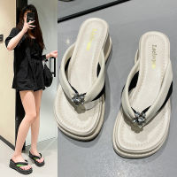 【ready stock】Thick-soled flip-flops womens outerwear wedge beach shoes stylish resort trendy sandals