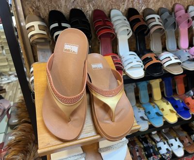 รองเท้าแตะแฟชั่น📌พร้อมส่ง SIZE.36-40 EU มี 4 สี รองเท้าแตะแฟชั่นผู้หญิง รองเท้าหุคีบผู้หญิง นุ่ม พื้นหนา เบา ใส่สบาย ภาพจากสินค้าจริง
