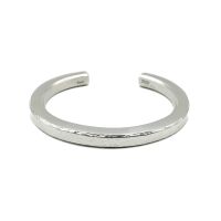 DSP กำไลเงินทรงเกือกม้า ลายฆ้อนทุบ เงินแท้ 925 : DSP Solid 925 Sterling Silver Cuff Bangle [GSM0042]