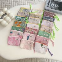 Tas wanita dompet uang koin bunga kecil wanita dompet uang tempat kartu kredit ID Earphone tas penyimpanan pembalut wanita