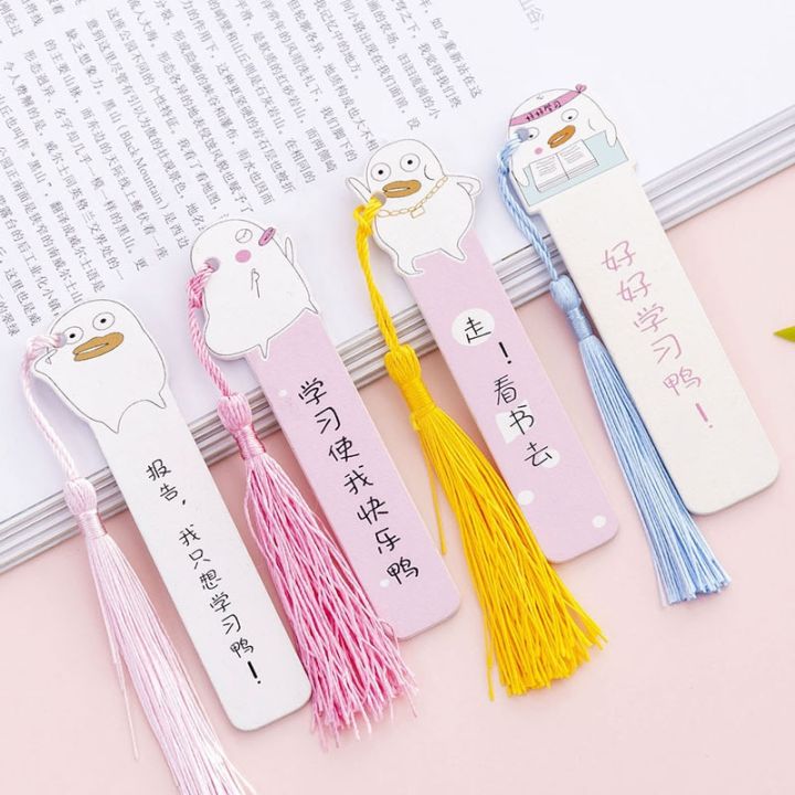 1pcs-cute-tassel-pendant-wooden-bookmarks-korean-creative-cartoon-duck-ruler-inspiring-book-clip-with-7cm-scale