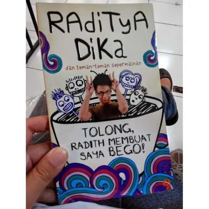 Buku Novel tolong radith membuat saya beg0 By Raditya Dika | Lazada