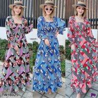 J18025 แม็กซี่เดรสยาว คอเหลี่ยม พิมพ์ลายกราฟฟิก Maxi long dress with square neckline and graphic print.