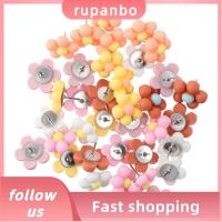 RUPANBO039392692 36PCS 36ชิ้นค่ะ ดอกเดซี่ โบโฮ สีสันสดใส หมุดกดหมุด ตะปูหัวแม่มือลายดอกไม้สีชมพู ตกแต่งด้วยการตกแต่ง หมุดปักดอกไม้ ภาพติดผนัง