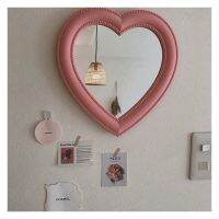 [Chujian home furnishing]  กระจกเครื่องสำอางแขวนผนัง Ins Love Heart กระจกแต่งตัวหอพักสีชมพูสีขาวห้องนั่งเล่นเกาหลีกระจกตกแต่งสำหรับ Girls