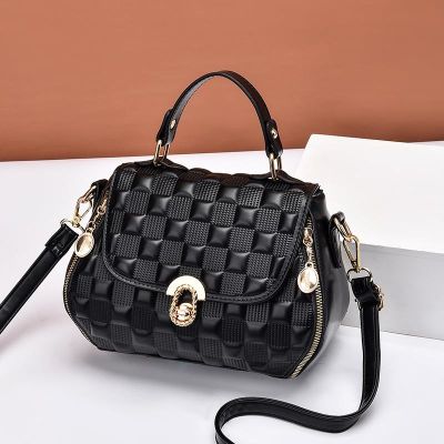 Bucket bag female 2021 new contracted embroider line middle-aged female bag bag han edition atmospheric mother big capacity one shoulder worn