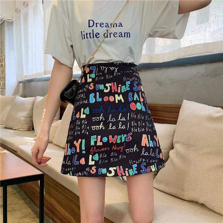 พร้อมส่ง-fashion-dress-shop-กระโปรงทรงเอเอวสูงกราฟฟิตีสไตล์ฮ่องกง-เทรนด์ใหม่-กระโปรงสั้น