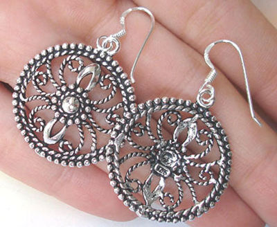 Thai design cool dangle earrings handmade 925 sterling white silver beautiful gift ลวดลายไทยเท่ตำหูเงินสเตอรลิงซิลเวอรใช้สวยของฝากที่มีคุณค่า ฺชาวต่างชาติชอบมาก