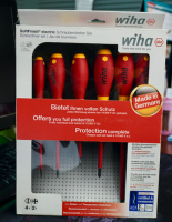 Wiha  ไขควง VDE ฉนวนกันไฟฟ้า 6 ชิ้น / ชุด ปากแบน 3.5,4.0, 5.5,6.5 + ปากแฉก PH1 PH2 VDE   รุ่น 3201N K6  คุณภาพสูง ผลิต และ นำเข้าจาก ประเทศเยอรมนี