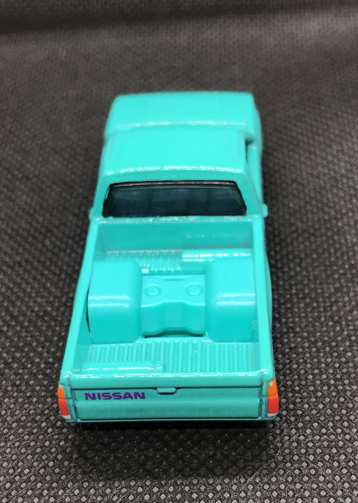 hotwheels-nissan-hardbody-สีฟ้า-ล้อยาง