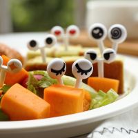 Fashion NEW Cute Fruit Fork Plastic Fruit Pick Kids Bento Lunch Snack Cake Dessert Food Toothpick Kitchen Tableware Decor