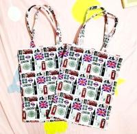 Matches fashion shop กระเป๋าผ้า กระเป๋า tote bag ลายลอนดอนสุดเก๋ ขนาด 25x30 ซม. ไม่มีก้นกระเป๋า บรรจุของได้เยอะมาก จำนวน 1 ใบ