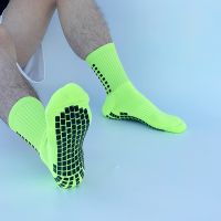 【Sock shop】บุรุษสตรีลื่นถุงเท้าฟุตบอลกลางลูกวัวลื่นฟุตบอลขี่จักรยานกีฬาผ้าฝ้ายระบายอากาศทนทานไม่ลื่นจับถุงเท้าหลอด