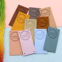 20Pcs Handmade With Love Tags Fiber Leather Handmade Label For Clothes 2.5x5CM Round Pattern Hand Made Labels Sew Crafts Stickers Labels