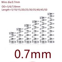 สปริงอัดสแตนเลสความยาว10-50มม. 0.7x 20ชิ้น/ล็อต0.7มม. 5/6/7/8/9/10/11/12 * L สกรูตะปูและตัวยึด