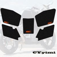 สำหรับ Ktm Rc 200 RC390ถังน้ำมันมอเตอร์ไซค์แผ่นกันกระแทกป้องกันแก๊สที่ยึดเข่าด้านข้างสติกเกอร์กันลื่น3M สีส้ม