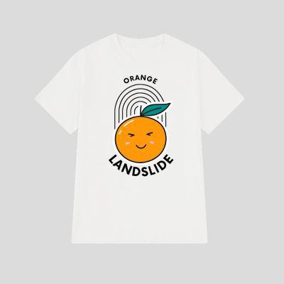 【2023】เสื้อยืดฤดูร้อน NEW เสื้อยืดก้าวไกล FC พิมพ์ลาย "Orange Landslide" สีขาว เสื้อแขนสั้น