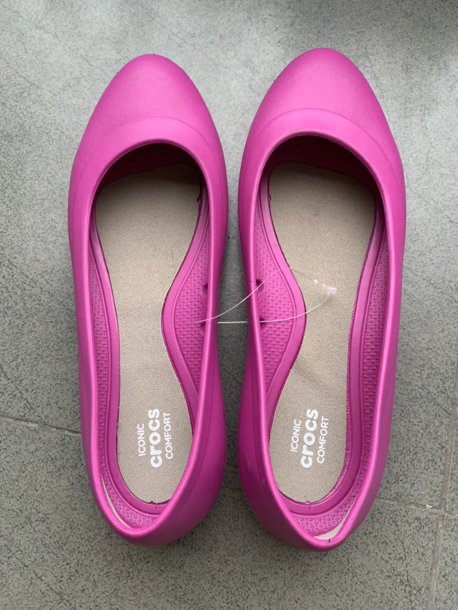 GIÀY NHỰA CHỐNG HÔI CHÂN -CROCS- LINA FLAT CHO NỮ 