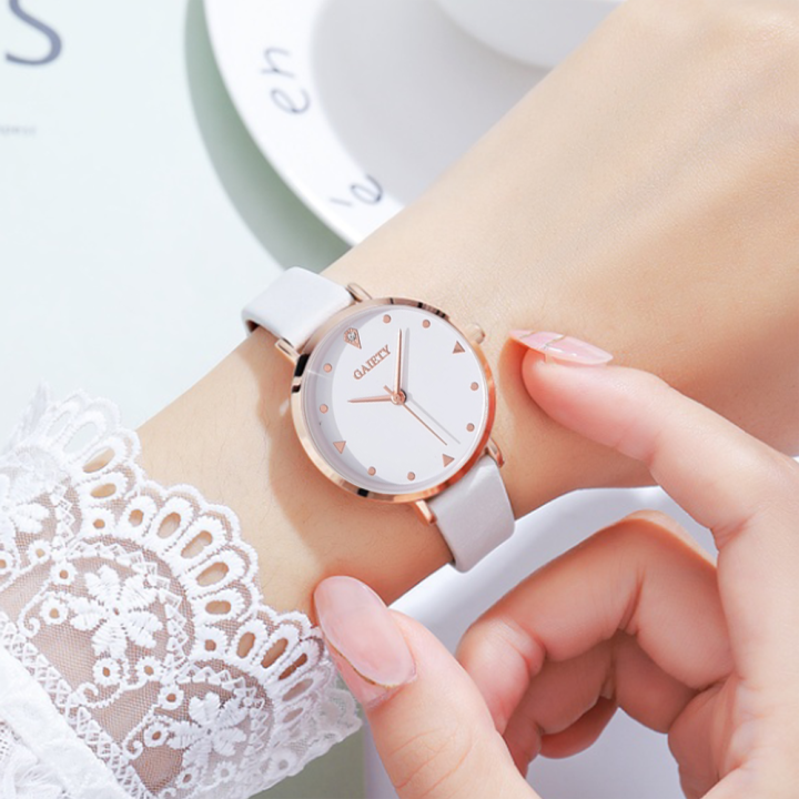 เซ็ตนาฬิกาแฟชั่น4ชิ้นชุดสร้อยสตรีต่างหูสร้อยข้อมือนาฬิกาข้อมือสีขาวสายหนังนาฬิกาควอทซ์สุภาพสตรี