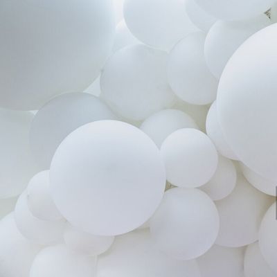 ลูกโป่งสีขาวบริสุทธิ์ขนาด5 "10" 12 "18" 36 "รูปทรงกลมสีขาวศิลปะลูกโป่งลาเม็กซ์ปาร์ตี้ตกแต่งงานแต่งงานงานวันเกิดลูกบอลฮีเลียม