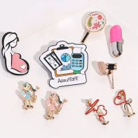 【DT】hot！ Fashion Medicine Brooch Pin for Stethoscope Electrocardiogram Shaped Female Doctor Lapel Jewelry