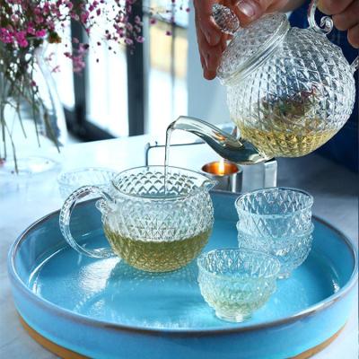 กาน้ำชาแก้วทนความร้อนโปร่งใสชุดครอสติชลายดอกไม้แก้วลายค้อนหนาสามชิ้นกาน้ำชาดอกไม้ไม้สน
