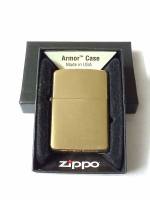 ZIPPO ARMOR CASE 168 BRUSHED BRASS. สีทอง  ผิวทองเหลืองขัดด้าน   ลายเรียบ  ตูดตัน ชุบหนาพิเศษ1.5เท่า   ของใหม่ไม่ผ่านการใช้งาน  มาพร้อมกล่องตรงรุ่น   รับประกันของแท้จากอเมริกา