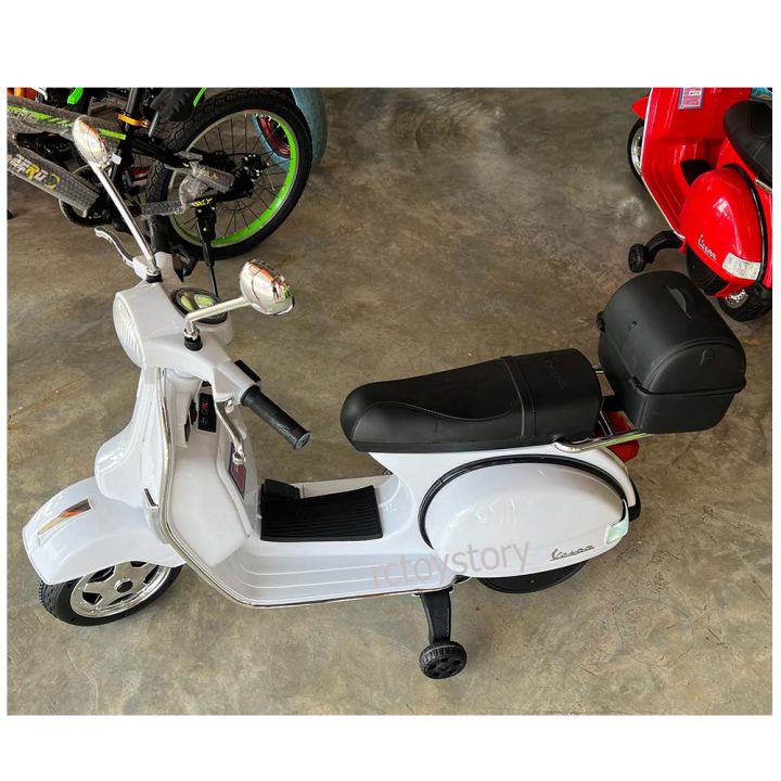 rctoystory-รถเด็กนั่ง-รถแบตเตอรี่-มอไซค์เด็ก-รถแบต-เวสป้า-vespa-ลิขสิทธิ์แท้-px150-มีเสียง-มีไฟ-ขนาด-107-x-51-x-82-cm-โฉมใหม่-มีกระเป๋าด้านหลัง