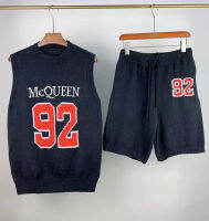 สีดำคลาสสิก McQueen เสื้อยืดชุดเสื้อกั๊กผู้ชายผู้หญิงฤดูร้อนหลวมสบายๆหนึ่งตัวถังกางเกงขาสั้นสูทภาพจริงหนึ่งวันส่งออก