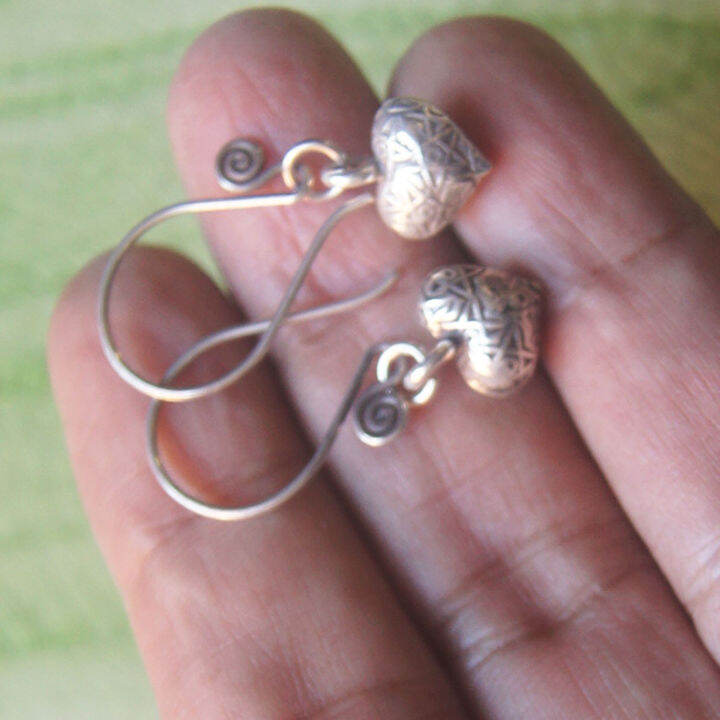 heart-to-heart-earrings-pure-silver-thai-karen-hill-tribe-very-nice-หัวใจถึงหัวใจสวยงามไทยตำหูเงินกระเหรี่ยงทำจากมือชาวเขางานฝีมือสวยของฝากที่มีคุณค่าของฝากถูกใจ