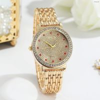 ⌚ นาฬิกาแฟชั่น⌚ The new 2021 ms red diamond bracelet table set auger dial scale quartz diamond-encrusted female time fashion