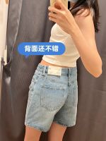 2023ใหม่พี่น้องแบรนด์ดีไซเนอร์ร่วมมือกันห้องลองเสื้อฤดูร้อนสไตล์แฟนหนุ่ม Celana Pendek Denim ฉีกขอบดิบเอวสูงกางเกงร้อน456890/458941