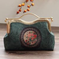 Hot selling bag mouth gold handmade with cheongsam elegant and generous mobile phone retro finished product