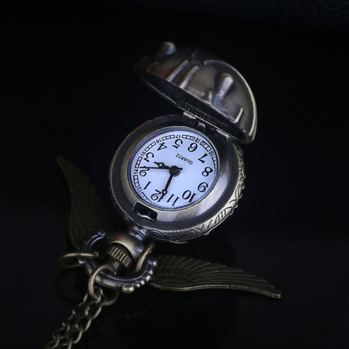 นาฬิกาควอตซ์ทรงกลมดีไซน์แบบมีปีกดีไซน์แบบสร้างสรรค์มีสไตล์นาฬิกาสร้อยคอจี้แบบอะนาล็อกพร้อมของขวัญโซ่