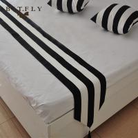 [HOT ZEXKLIOALQAQ 529] Table Runner แฟชั่นคลาสสิกสีดำและสีขาว Stripe Family Hotel Dust Tablecloth Party วันเกิดงานแต่งงานอุปกรณ์ตกแต่ง