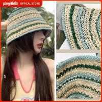 PING3693 ลายทางสีรุ้ง หมวกชาวประมงหมวก ชายคาใหญ่ ป้องกันรังสียูวี หมวกบัคเก็ตโครเชต์ แฟชั่นสำหรับผู้หญิง ระบายอากาศได้ระบายอากาศ หมวกฟางทรงถัง ฤดูร้อนฤดูร้อนฤดูร้อน