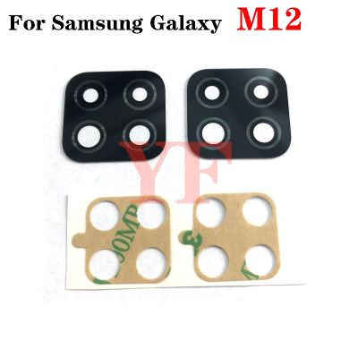 สําหรับ Samsung Galaxy M12 ด้านหลังกล้องด้านหลังฝาครอบเลนส์กระจกพร้อมสติกเกอร์กาว 1 ชิ้น