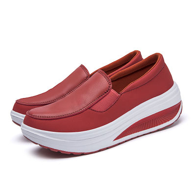 รองเท้าหนังสีแดง รองเท้าแฟชั่นแบบสวม หนังPU สวมใส่ง่าย น้ำหนักเบา พื้นสูง 5 ซม. ไซส์ 35-42