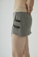 Twotwice - Mckenna skort กางเกงกระโปรง ทอ knitted สลับสี พร้อมอะไหล่โลโก้และหนัง