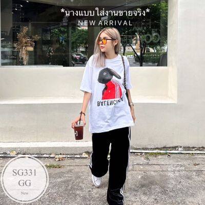 ML331  เซท2ชิ้น เสื้อยืดคอกลมแขนสั้น ทรง oversize นิดๆ ลายสกรีนสวย คมชัด มาพร้อมกางเกงขายาวทรงกระบอก ตีแถบ 3 เส้น ผ้ากำมะหยี่เนื้อดี ส่วนเสื้อก้อเนื้อดี ผ้านิ่ม ใส่สบาย เป็นเซทที่ลงตัวกันแบบสุดๆ สามารถใส่ได้ทุกวัน ใส่ได้ทุกโอกาส จะใส่อยู่บ้าน ใส่ไปเที่ยว