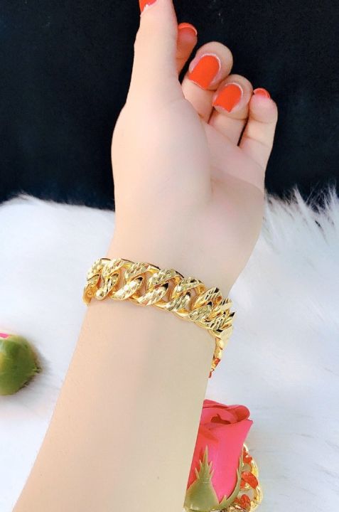 Lắc tay nam mạ vàng 18K đính hình thú Bản Mẫu 19042020 (01 Chiếc ...: Năm 2024, phong cách thú vẫn đang được yêu thích trong thế giới thời trang. Chiếc lắc tay nam mạ vàng 18K đính hình thú Bản Mẫu 19042020 sẽ trở thành món phụ kiện đầy cá tính cho những chàng trai thích sự mới mẻ và độc đáo. Đặt hàng ngay ở đây và sở hữu món đồ chinh phục trái tim bạn bè và người yêu.